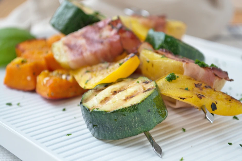 Gem&uuml;sespie&szlig;e mit Speck