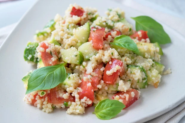 Quinoa Salat mit Avocado