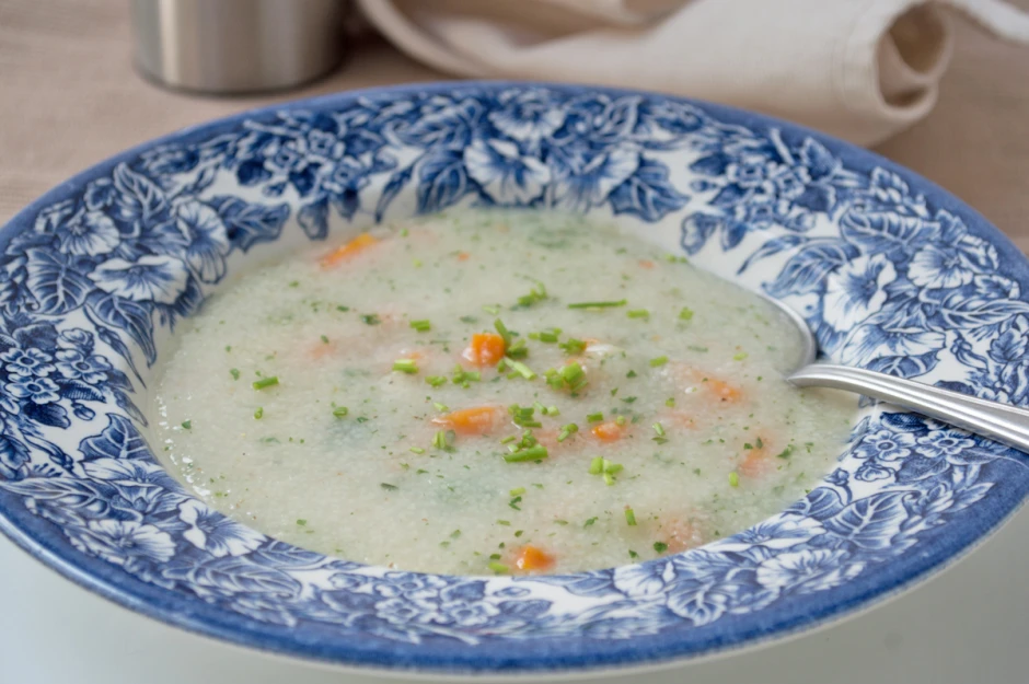 Gemüsegrießsuppe