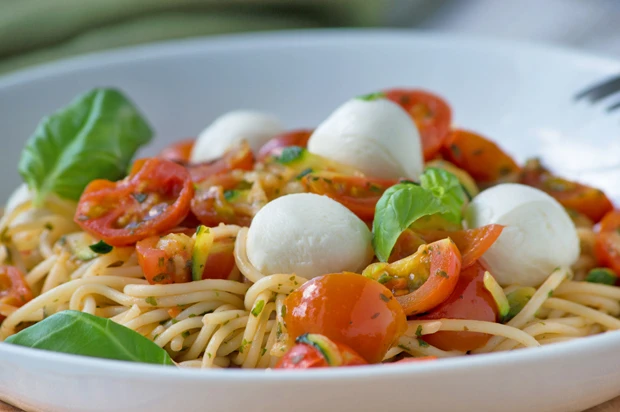 Zucchini-Tomaten-Spaghetti