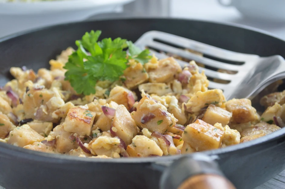Kn&ouml;del mit Ei
