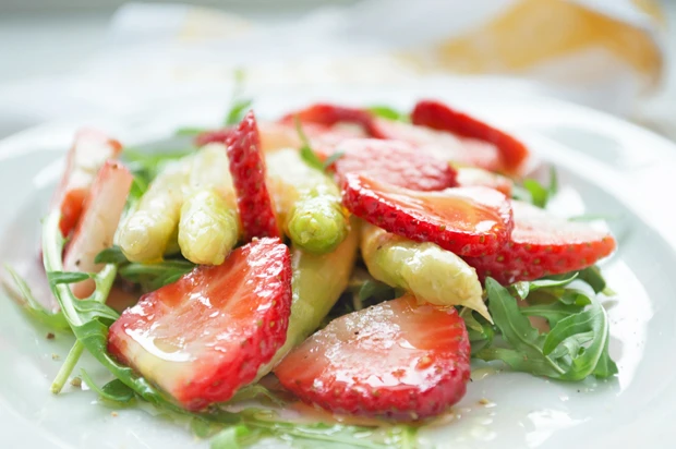 Erdbeer-Spargel-Salat