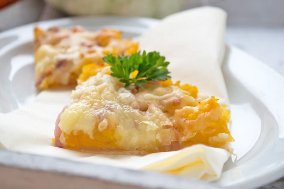 K&uuml;rbiskuchen mit K&auml;se &uuml;berbacken