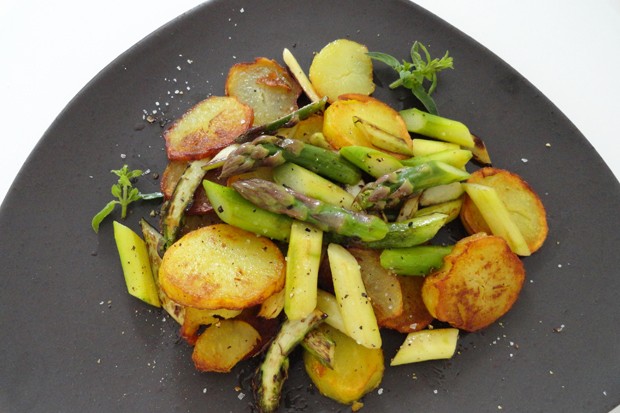 Kartoffelgröstl mit Spargel