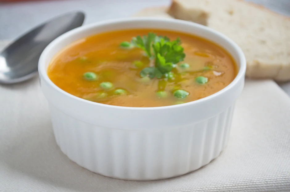 Karotten-Erbsen-Suppe