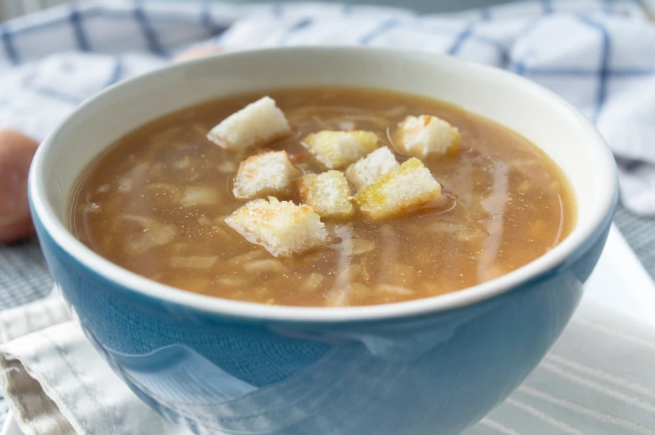 Bier-Zwiebel-Suppe mit Croutons