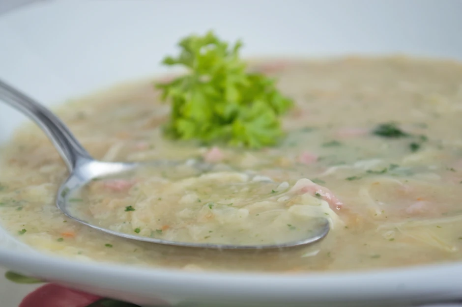 Brotsuppe mit Bier und Speck