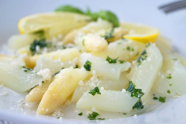 Spargelsalat mit Parmesan