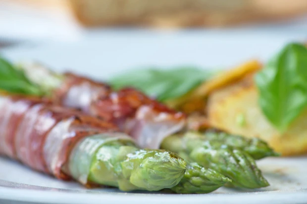Spargel mit Speck