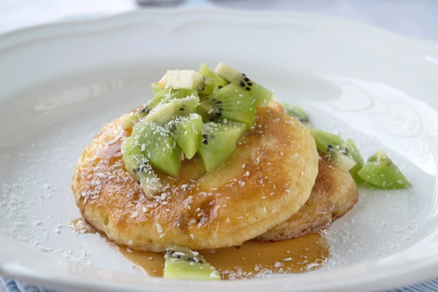 Kiwisalat auf Kokos-Pancakes