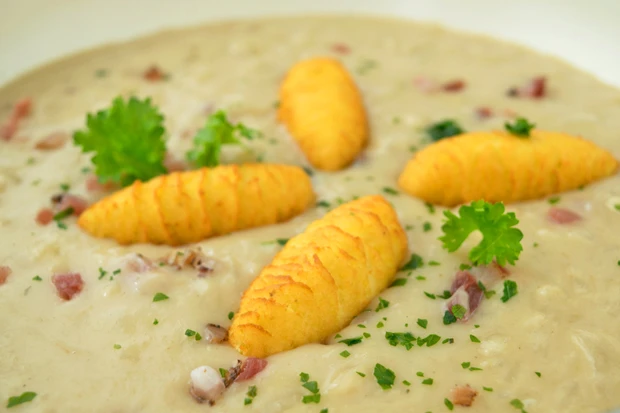 Zwiebel-Speck-Sauce