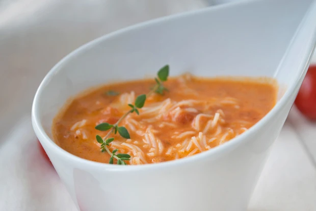 Spanische Nudel Tomatencremesuppe