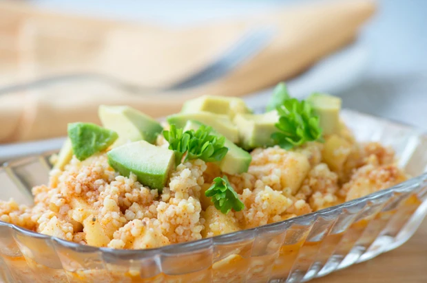 Apfel-Avocado-Hirse Salat