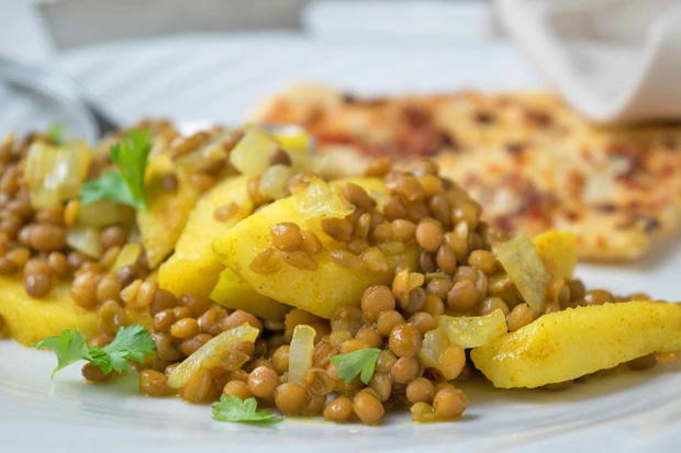 Ged&uuml;nstete &Auml;pfel mit Currylinsen
