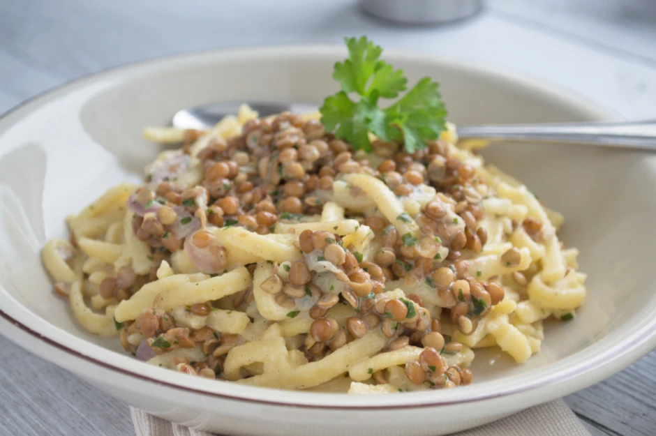 Spätzle mit Linsen-Obers-Soße