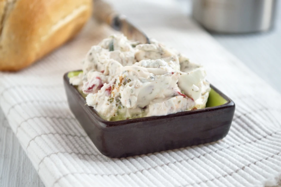 Feta-Kr&auml;uter-Creme mit Paprika