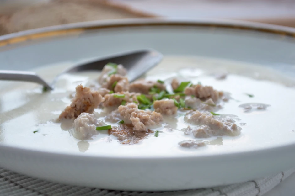 K&auml;sesuppe mit Faschiertem