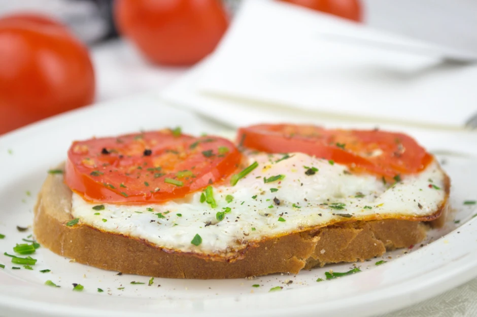 Spiegelei mit Tomaten