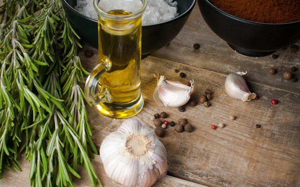 Hausgemachtes Knoblauch&ouml;l