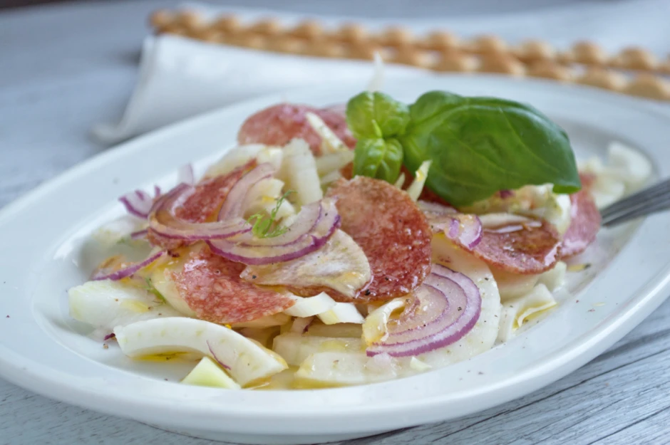 Fenchelsalat mit Salami