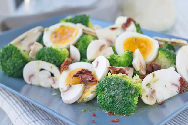 Brokkoli-Ei-Salat