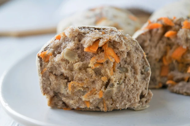 Einfache Dinkel-Karotten-Br&ouml;tchen