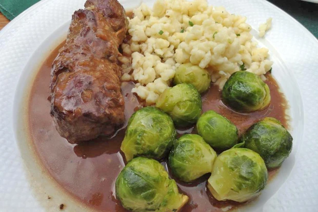 Rinder-Rouladen mit Zucchini gef&uuml;llt