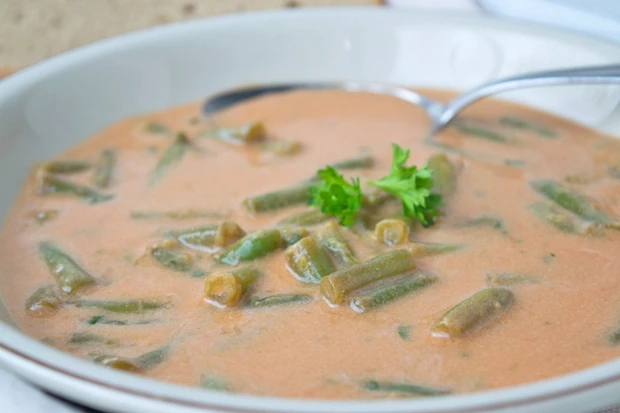 Fisolensuppe mit Dill