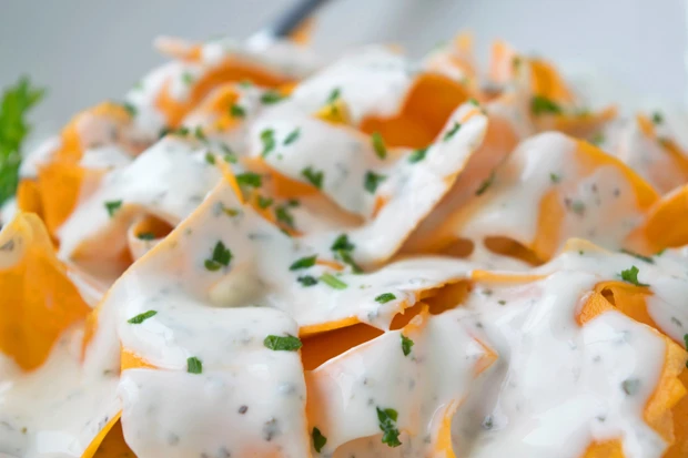 Joghurt-Dressing mit Limette und Koriander