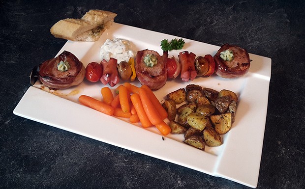 Filetspieße mit Tomaten