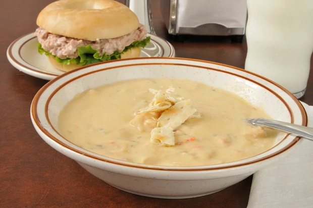 Kräftige Hühnersuppe