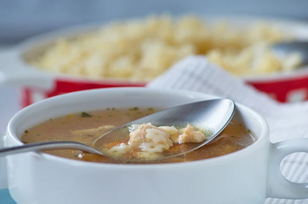 Hühnersuppe mit Sternchennudeln
