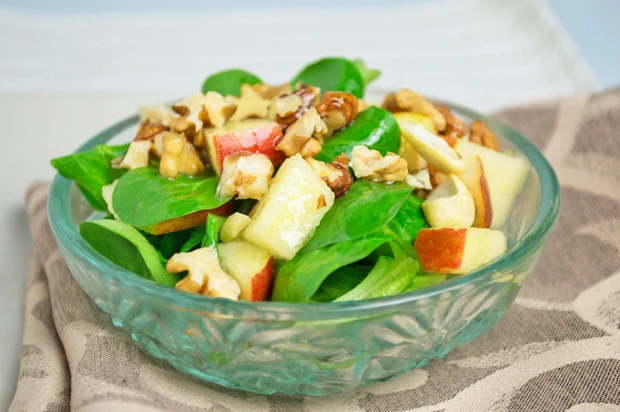 Vogerlsalat mit &Auml;pfel