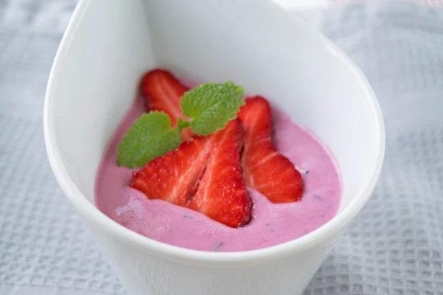 Kaltschale mit Erdbeeren