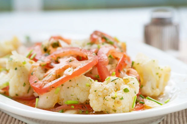Karfiol-Tomaten-Salat