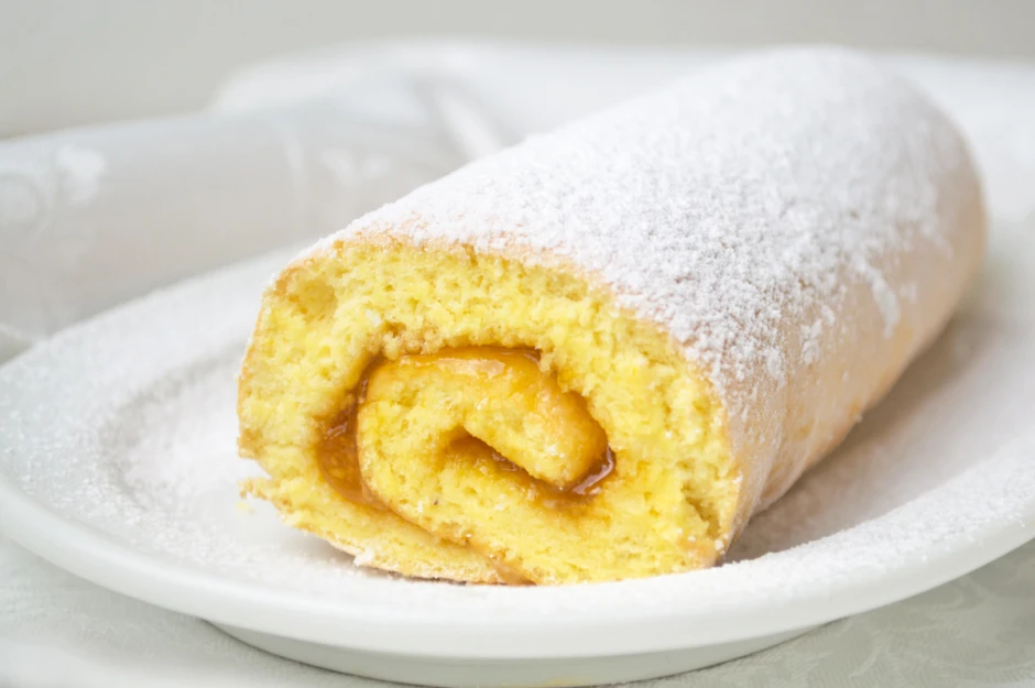 Omas Biskuitroulade
