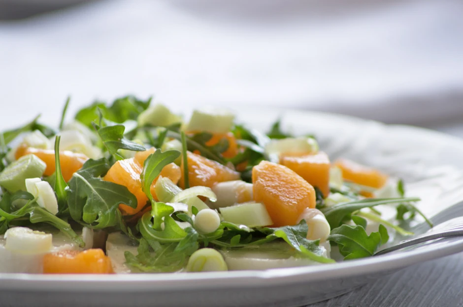 Rucolasalat mit Mango und Mozzarella