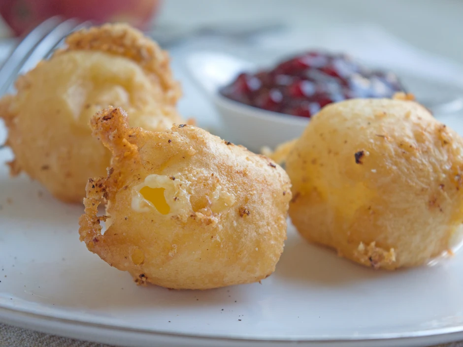 K&auml;se in Weinteig
