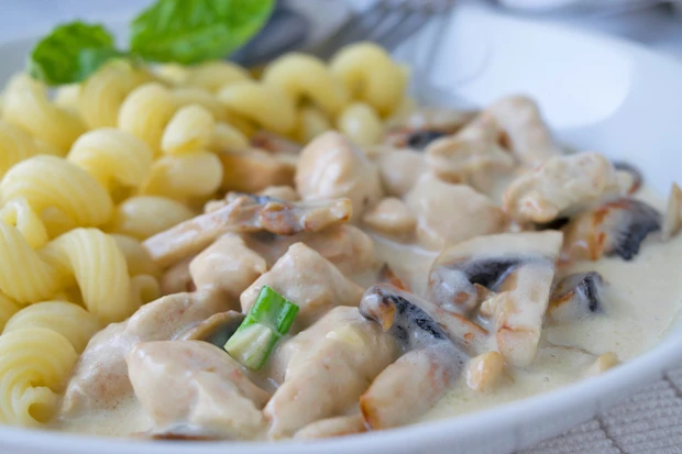 Hühnerpfanne mit Pilzen