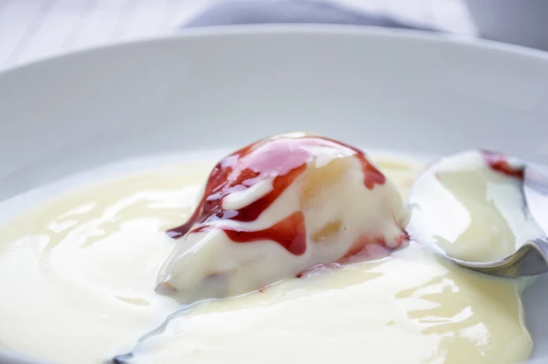 Birne mit Vanillepudding