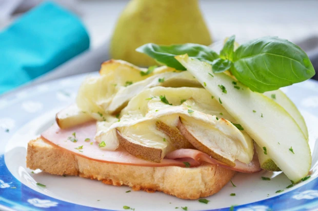 Brie-Toast mit Birne