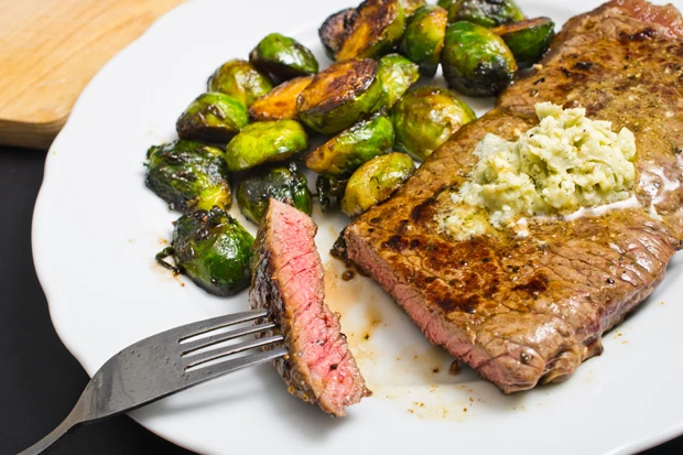 Rindersteak mit Kohlsprossen