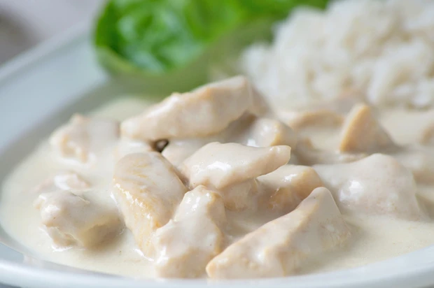 H&uuml;hnerfilets in K&auml;sesauce