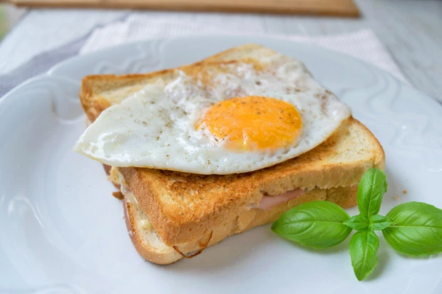 Schinken-K&auml;se Toast mit Sauce
