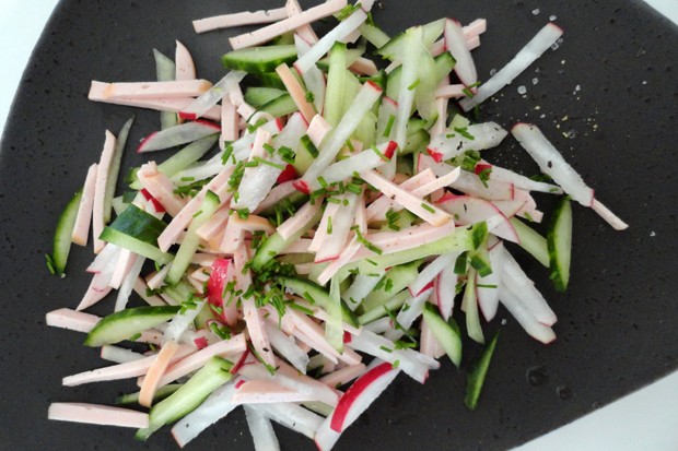 Wurstsalat mit Gurken