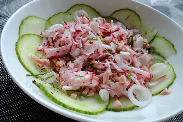 Wurstsalat mit Gurken