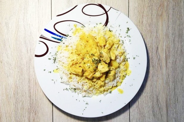 Thailändisches Hühnercurry mit Ananas