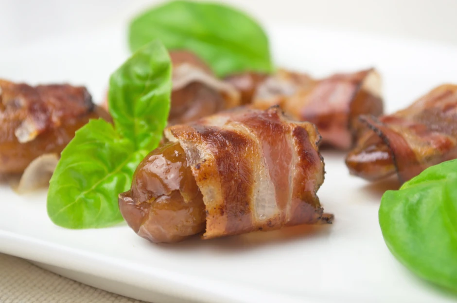 Datteln mit Speck