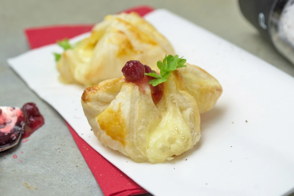 Bl&auml;tterteig-Camembert-Snack