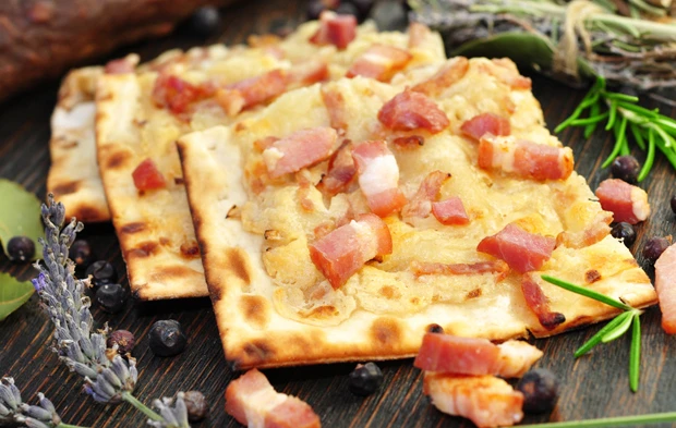 Flammkuchen mit Speck